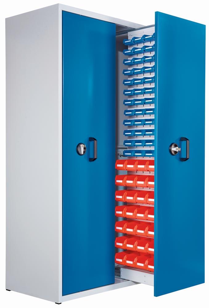 Vertikalauszugschrank mit Schlitzplatten