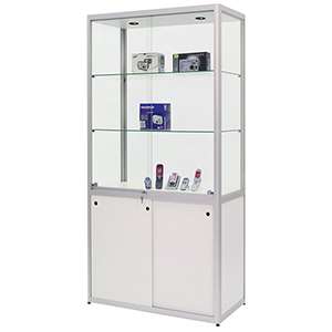 Vitrine mit Schiebetüren
