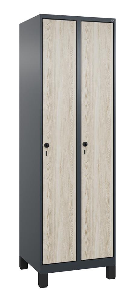 Garderobenschrank mit Füßen