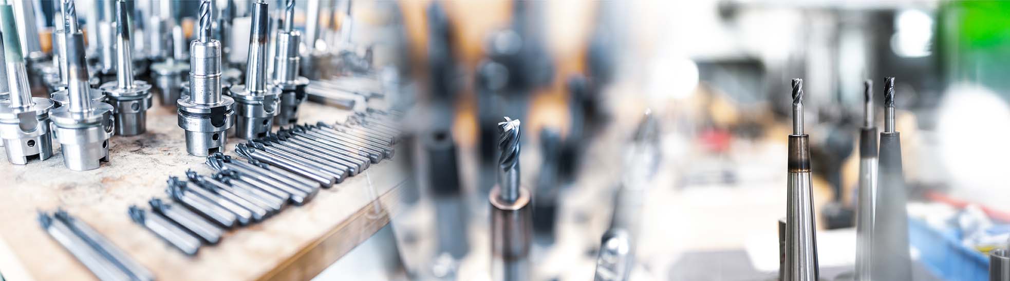 CNC-Lagerung_Header_AdobeStock_319534782