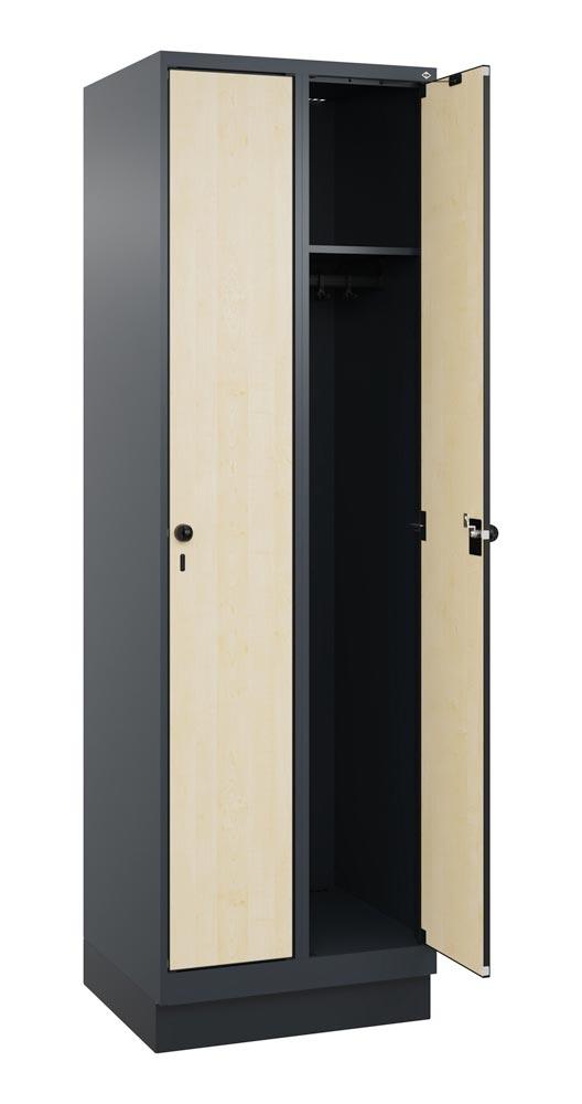 Garderobenschrank mit Sockel