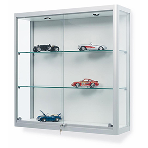 Vitrine, Wandvitrine mit Schiebetüren