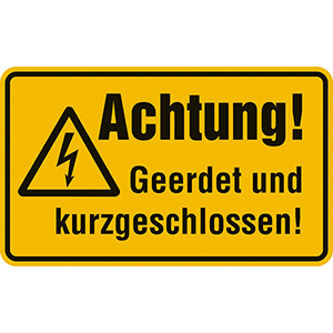 Hinweisschild Achtung Geerdet und kurzgeschlossen
