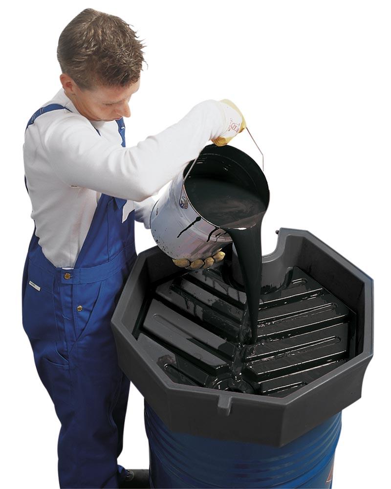 Achteckiger Fasstrichter aus Polyethylen, Durchm.xH 690x190 mm