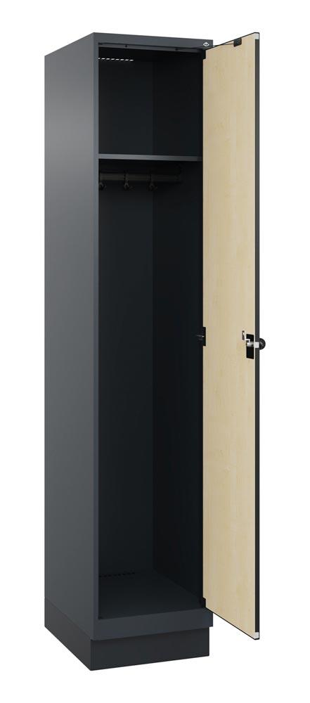 Garderobenschrank mit Sockel